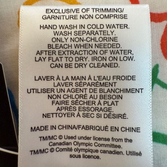 Team Canada Olympic Heart Scarf NWT – Hudson’s Bay Cotton Silk 20.5” square - Picture 8 of 11